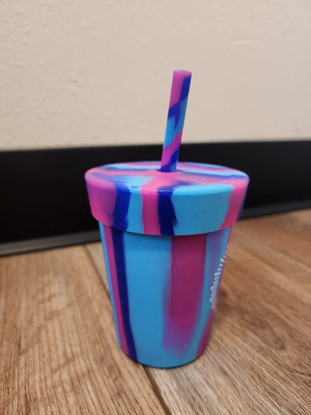 Silipint - 8oz Silicone Tumbler with Straw and Lid - NEW